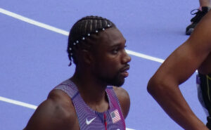 Noah Lyles kämpft sich trotz Corona zu Olympia-Bronze und kollabiert nach 200-Meter-Finale